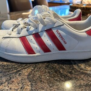Adidas Superstar Woman size 8 sneakers.